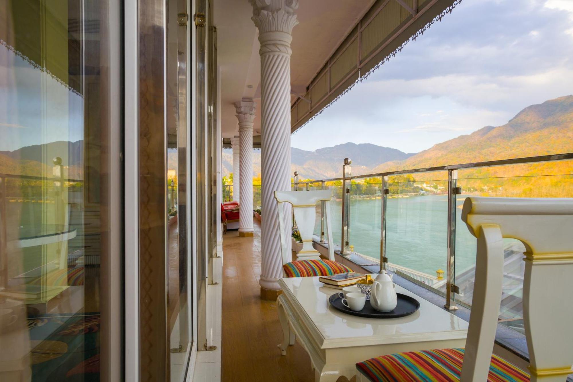Elivaas Bydm The Ganges 2 Bhk Glasshouse Villa With Pvt Pool & Lift Rishīkesh Exteriör bild